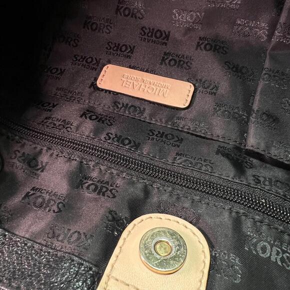 Michael Kors Astor Pebbled Leather Tote Bag Black Beige Trim Gold Logo Charm - Picture 11 of 11